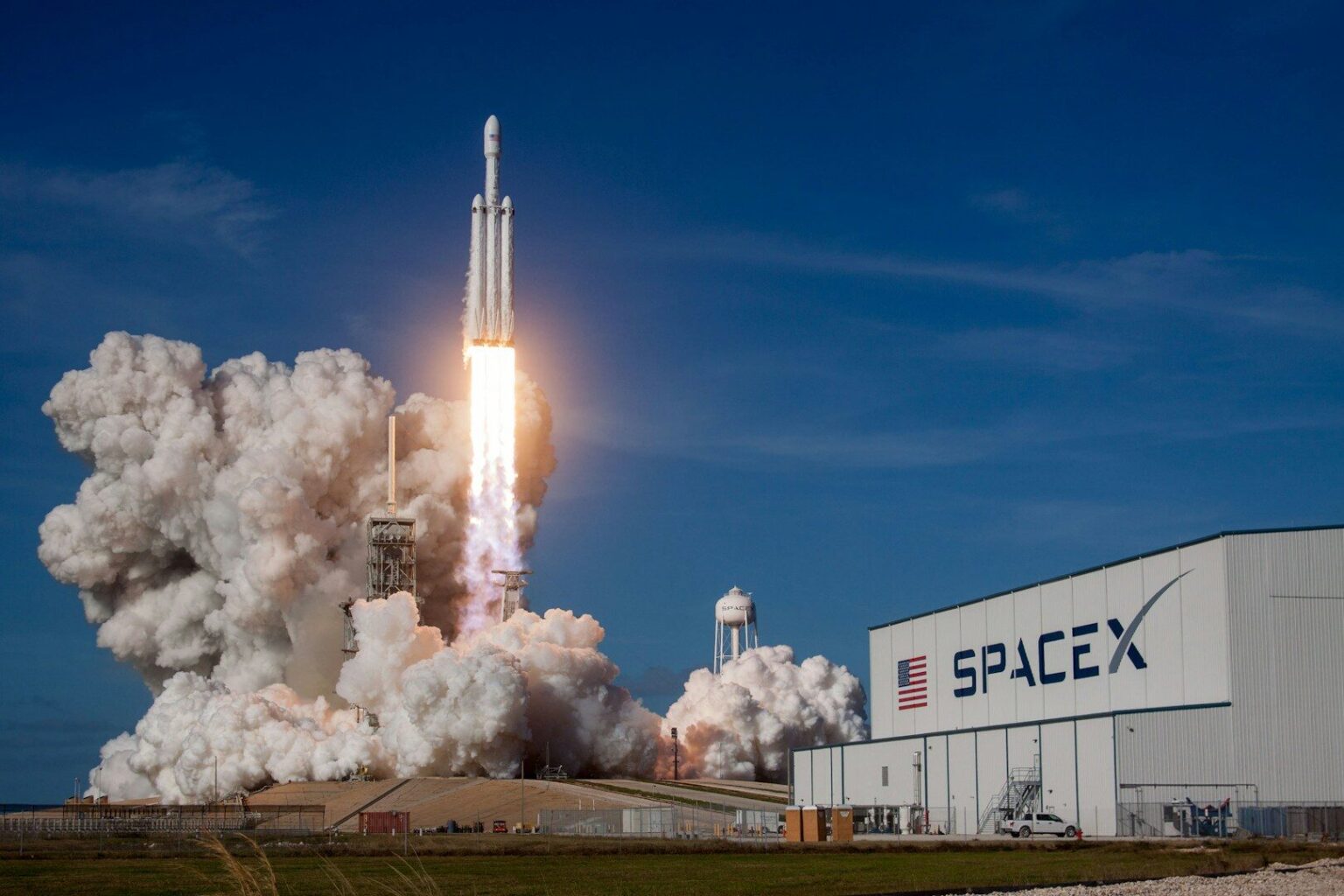 Dvanáct pokusů skončilo zničením. Až třináctý let Starship přinesl zvrat