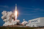 Musk chce stavět datová centra ve vesmíru. Využije solární energii a raketu Starship