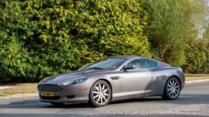 Zničený Aston Martin dostal druhou šanci. V USA z něj postavili stroj s plamenomety