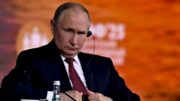 Všichni jsou vyčerpaní, válku chce už jen Putin. Ruské elity mluví o selhání
