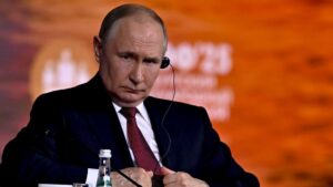 Všichni jsou vyčerpaní, válku chce už jen Putin. Ruské elity mluví o selhání