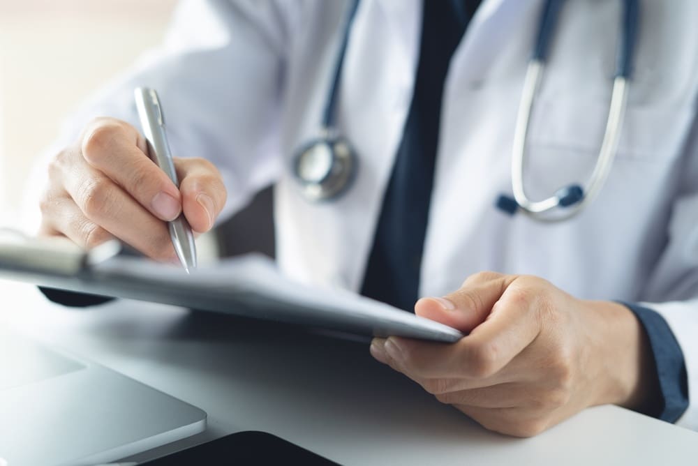 Nemocnice už nesmí nahrávání zakazovat. Ombudsman potvrdil, že na mobil máte právo