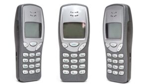 Nadšenec vdechl Nokii 3210 nový život. Má 4G připojení, ale nechybí jí původní Snake