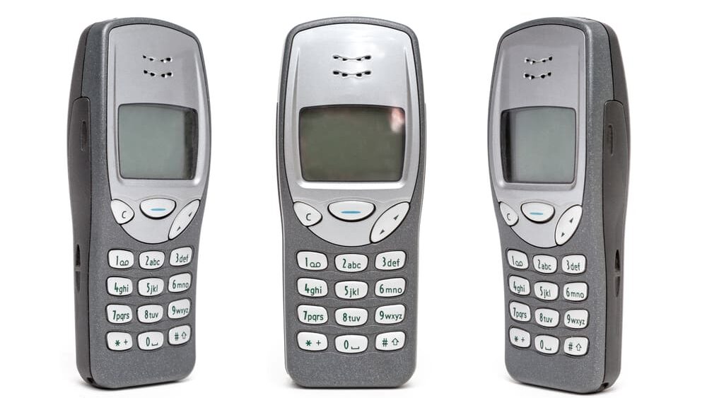 Nadšenec vdechl Nokii 3210 nový život. Má 4G připojení, ale nechybí jí původní Snake