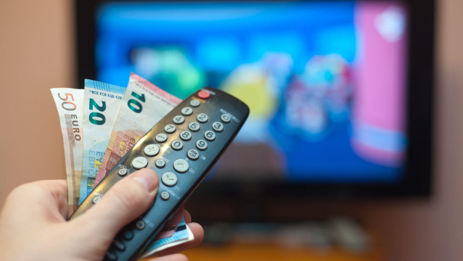 Přestanou Češi platit koncesionářské poplatky? Vláda posoudí nový model financování ČT a ČRo