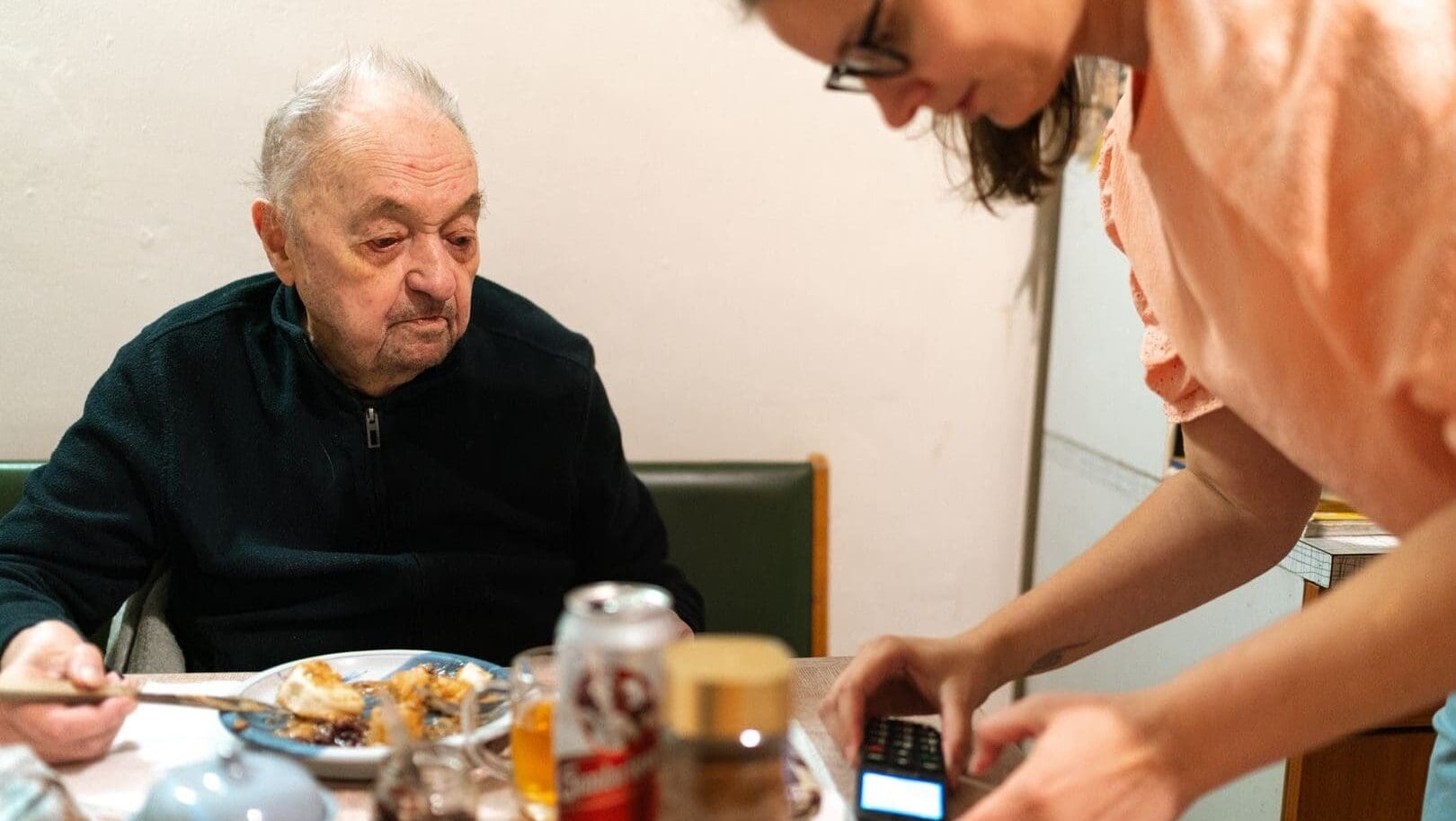 Stát nabízí seniorům stravu zdarma: Většina důchodců přesto odchází s prázdnou