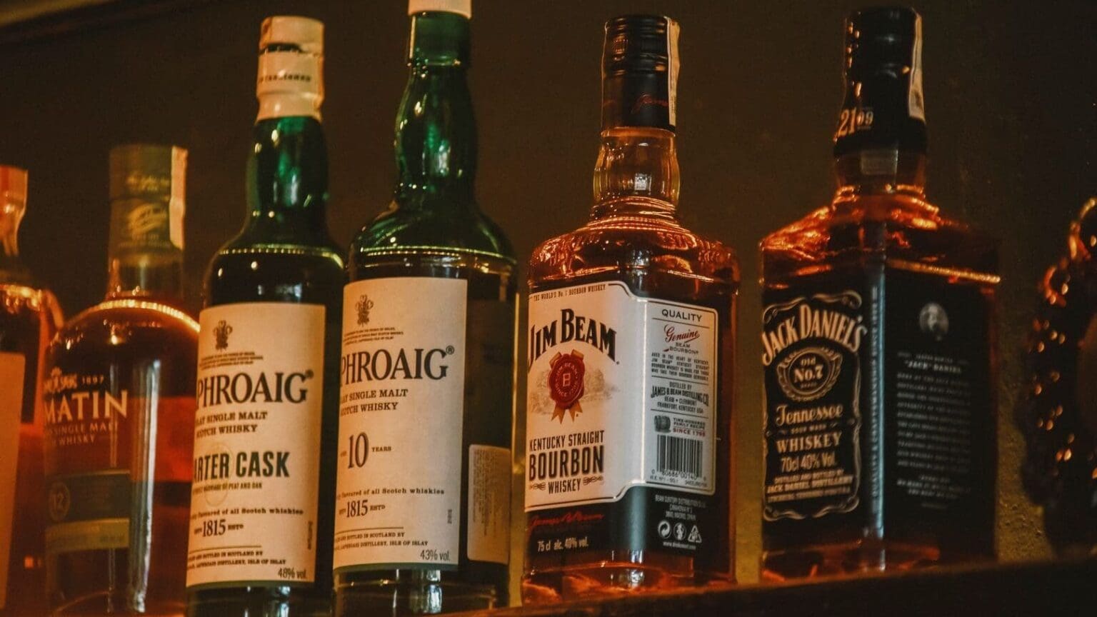 Pašeráci na D2 neprošli. Celníci u Břeclavi zabavili cigarety a alkohol se škodou přes 120 tisíc