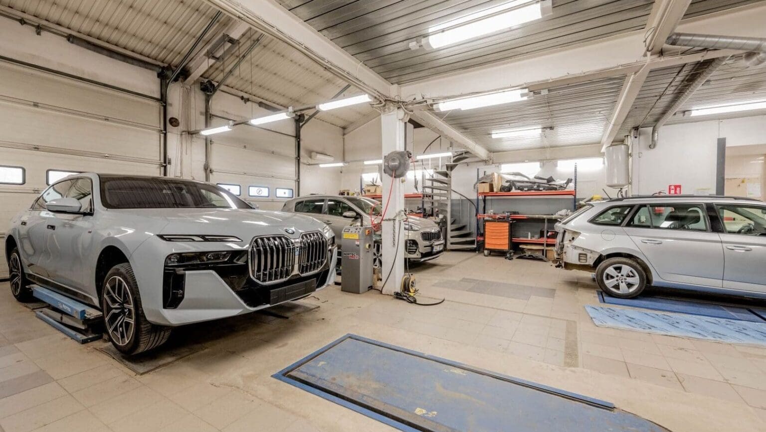 Auto může brzdit normálně, a stejně neprojdete STK. Technik sleduje jediný detail