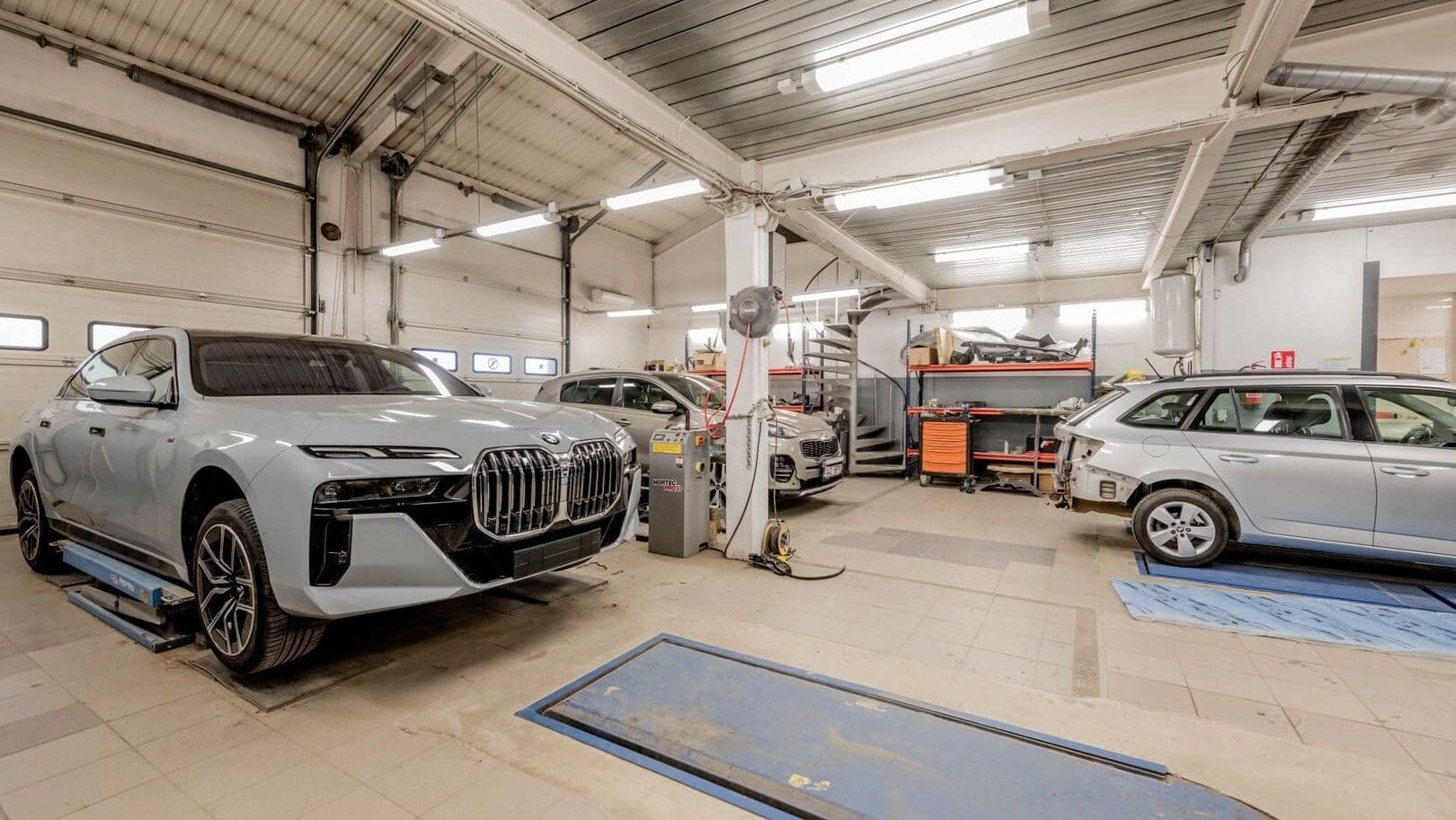 Auto může brzdit normálně, a stejně neprojdete STK. Technik sleduje jediný detail
