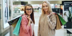 Tržby v maloobchodě prudce rostou, Češi utrácejí hlavně za oděvy a obuv