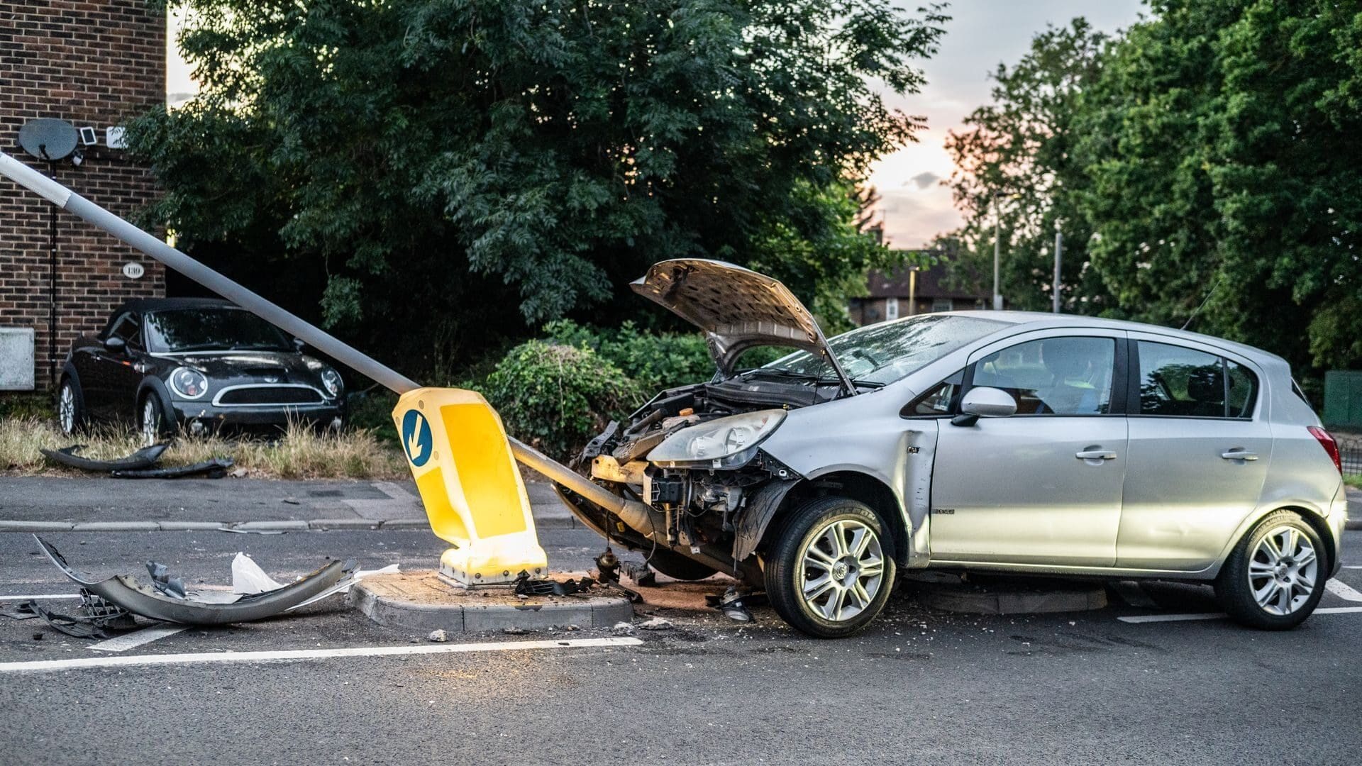 Kdy můžete po dopravní nehodě odjet bez přivolání policie? Rozhoduje škoda i další podmínky