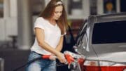 Češi, natankujte si ještě dnes. Od pondělí končí úleva, která držela ceny nafty dole