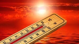 Meteorologové hlásí prudký skok v teplotách. Česko zasáhnou silná horka