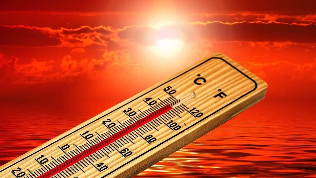 Meteorologové hlásí prudký skok v teplotách. Česko zasáhnou silná horka