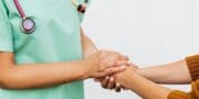 Průzkum zdraví Čechů: Vážné nemoci nás omezují o osm let dříve než lidi ve Švédsku