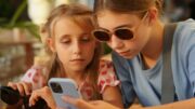 Babišův plán s mobily tvrdě narazil. Ombudsman varuje před nečekaným dopadem