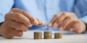 Valorizace 2027: Průměrný důchod může podle odhadů vzrůst jen o 220 až 240 korun