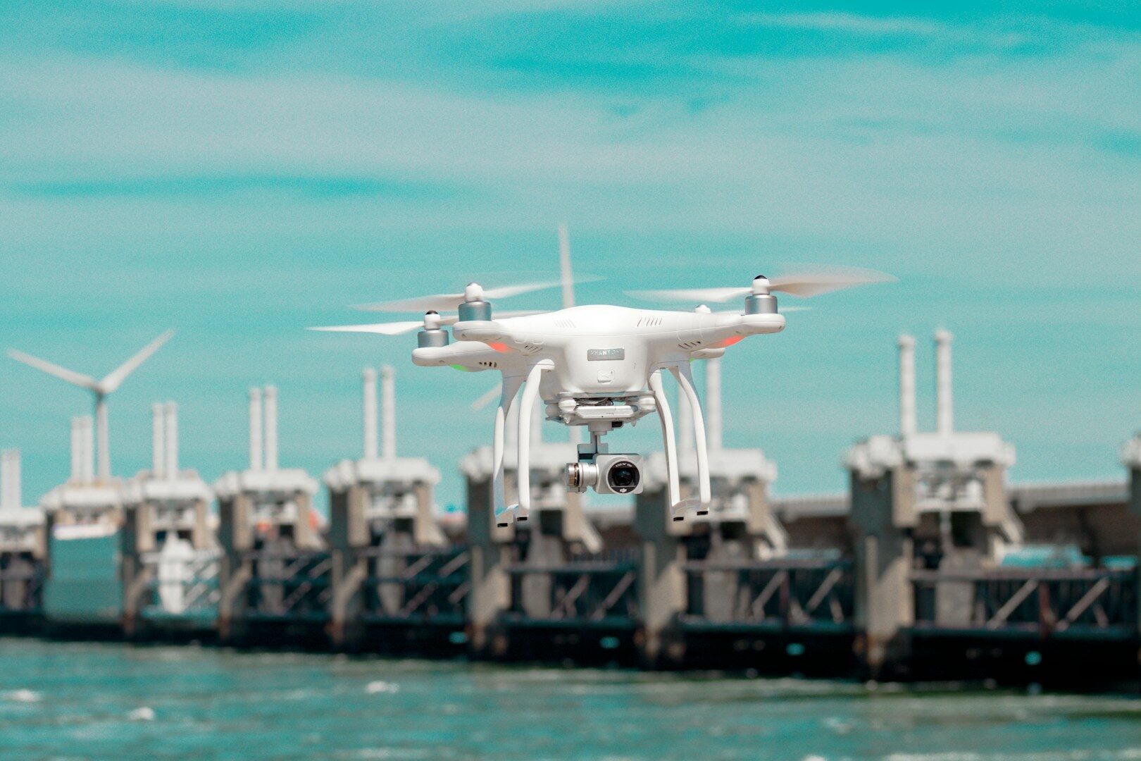 Dron GARC prošel prvním ostrým testem: Narazil do vyřazené lodi USA