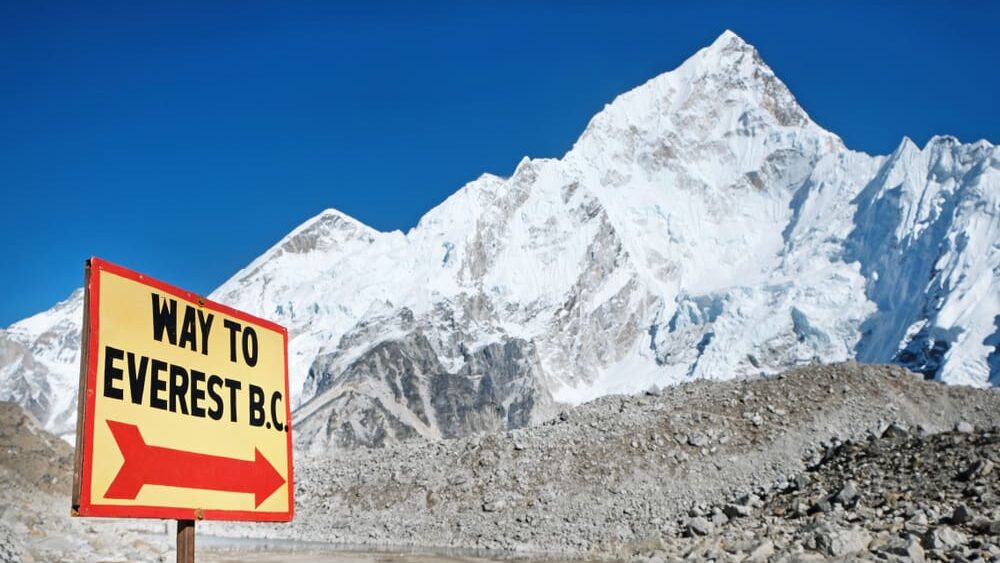 Drony na střeše světa: Jak DJI zvládlo lety v řídkém vzduchu na úpatí Everestu