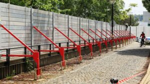 Praha zrychlí nasazení protipovodňových zábran. Správu stovek tun materiálu převede do digitální podoby