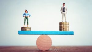 Proč mají ženy v Česku stále nižší důchody než muži? Rozdíl přesahuje 2 400 korun měsíčně