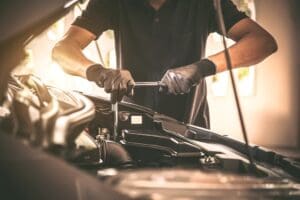 Mechanik varuje: Nikdy neotvírejte nádržku chladicí kapaliny u horkého motoru