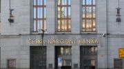 Rekordní důvěra v Českou národní banku. Podle průzkumu jí věří 77 % obyvatel