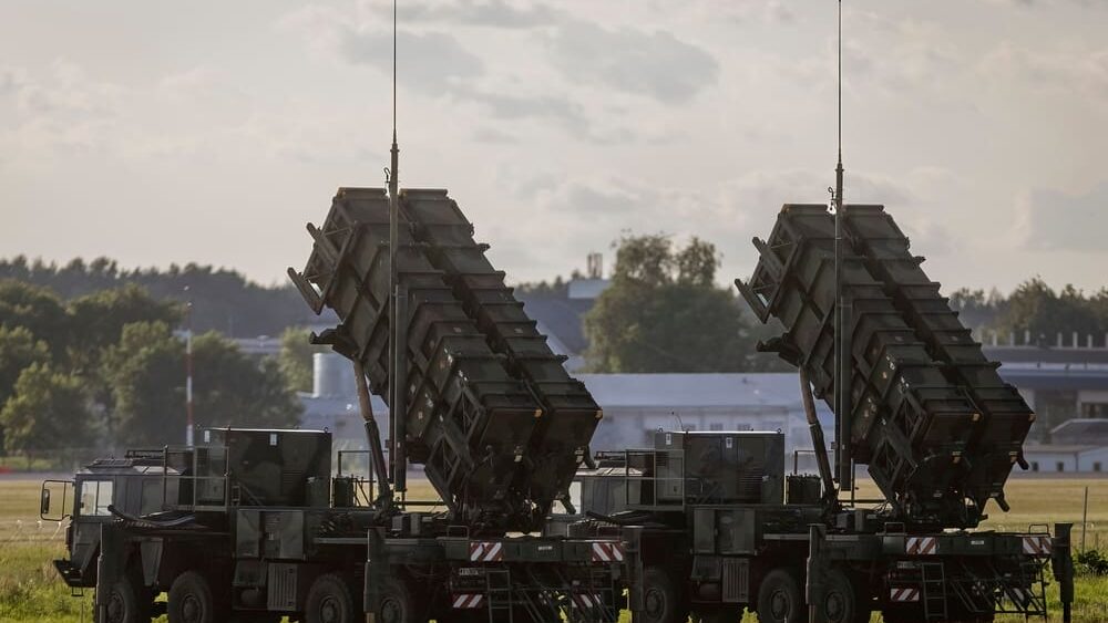 Pět hodin amerických útoků na Írán. Teherán tvrdí, že zničil systém Patriot