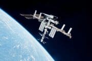 Vystřelit ISS na Slunce je kvůli oběžné rychlosti nemožné. Stanice nakonec skončí v Tichém oceánu