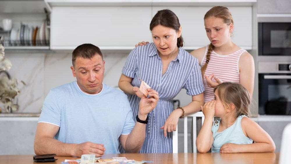 Alimenty lze zvýšit i tři roky zpětně. Rozhodují vyšší náklady na dítě a poměry rodičů