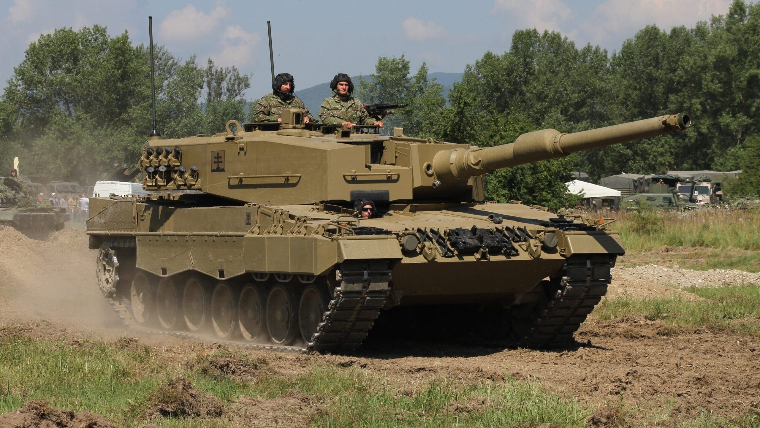 Konec tanků T-72 v Česku. Armáda dokončila převzetí 42 německých Leopardů