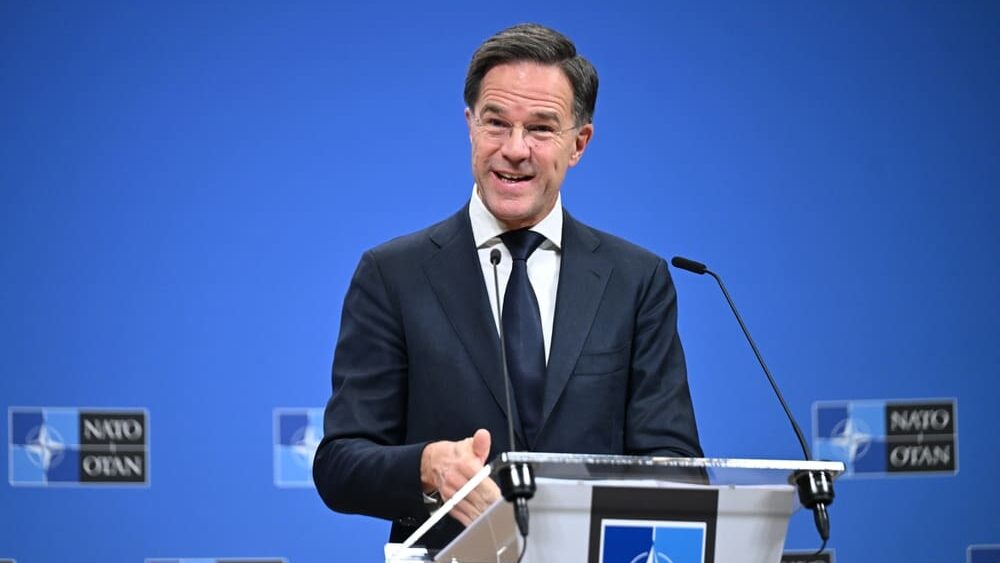 Šéf NATO Rutte odmítá kritiku za mírný tón vůči Trumpovi a poslal vzkaz Putinovi