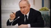 Absolutní ponížení pro Putina. Synové jeho oligarchů v USA financují drony pro Ukrajinu
