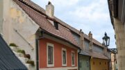 Evropská směrnice ignoruje realitu českých měst a nutí k drahým změnám i historické domy