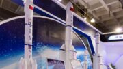 Blesk zasáhl čínskou raketu 30 sekund po startu. Satelit skončil na oběžné dráze