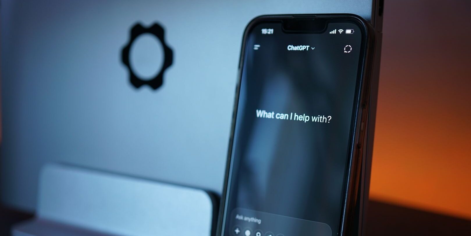 Lidé mu věřili víc než člověku. Experiment s AI dopadl znepokojivě
