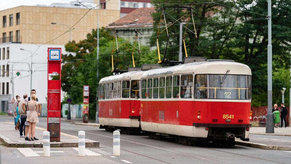 Výluka na Smíchově začala dřív. Stavbaři narazili na problém pod zemí