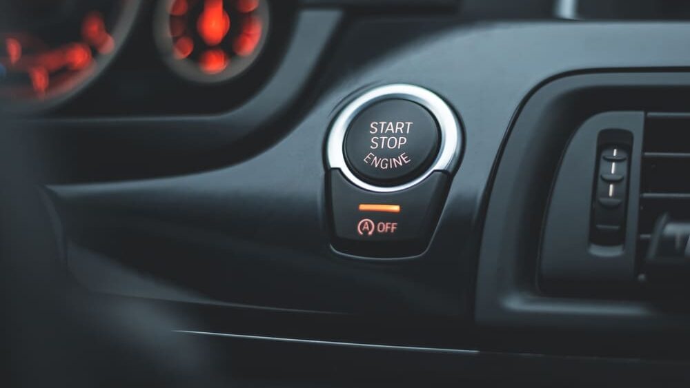 Trvale vypnutý start-stop může být problém. EU chystá nové kontroly aut
