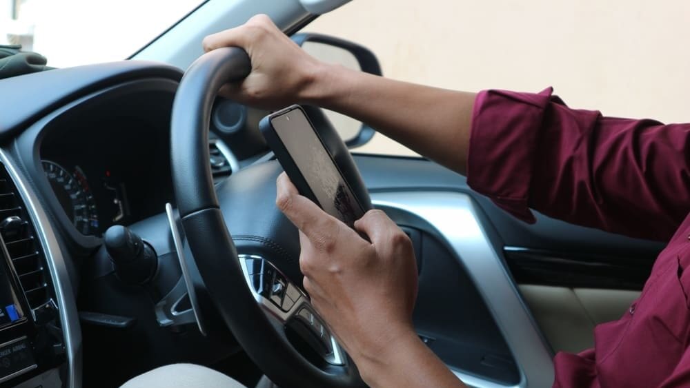 Rychlost, mobily i alkohol. Řidiči dostali při kontrolách pokuty za 1,3 milionu