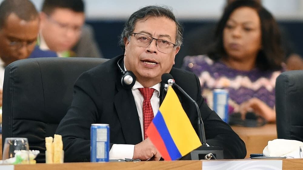 Bez přijetí ve Washingtonu: Kolumbijský prezident Petro zakončuje mandát na Kubě