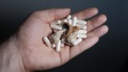 Psilocybin dokáže rozhodit zaběhnuté sítě mozku. Následky mohou přetrvat