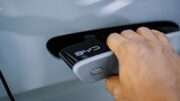 Čínská auta dobývají Evropu. Uznávaný mechanik by ale své peníze utratil úplně jinak