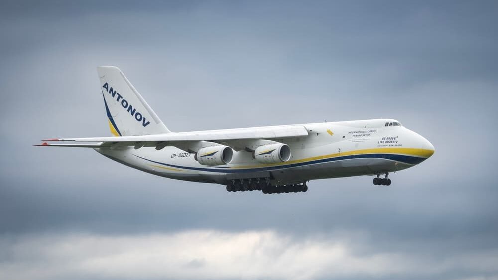 Byl jen pár metrů od ukrajinského Antonovu. To, co dron nesl, spustilo poplach