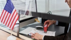 Washington rozjíždí masovou prověrku víz. Týká se téměř 200 tisíc cizinců