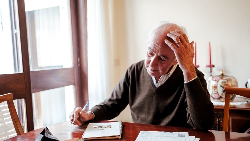 Z důchodu vám může každý rok zmizet 1 128 Kč. Mnoho seniorů netuší proč