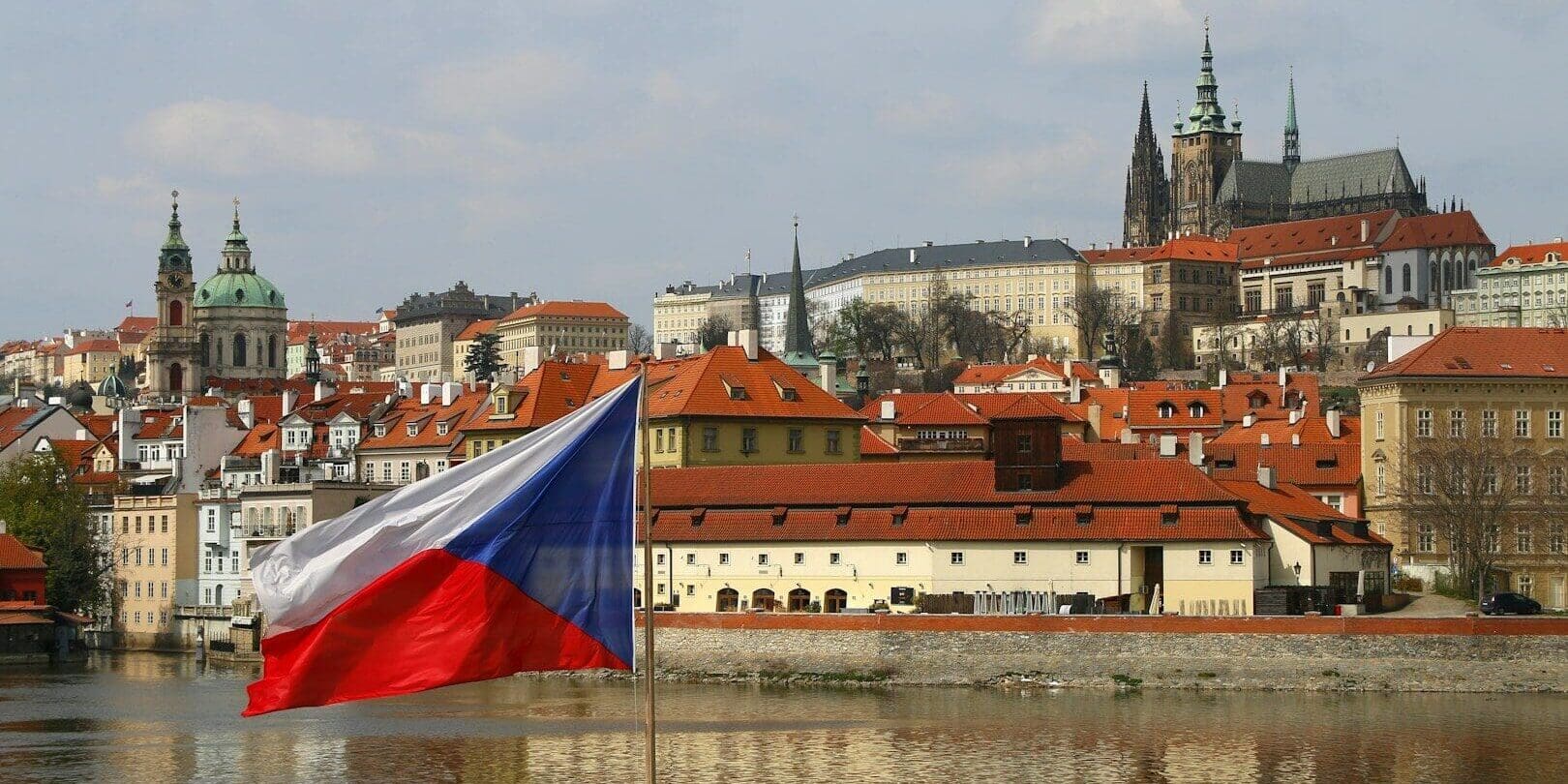 Česko nastavilo cizincům tvrdé síto. Většina zájemců přes něj neprojde