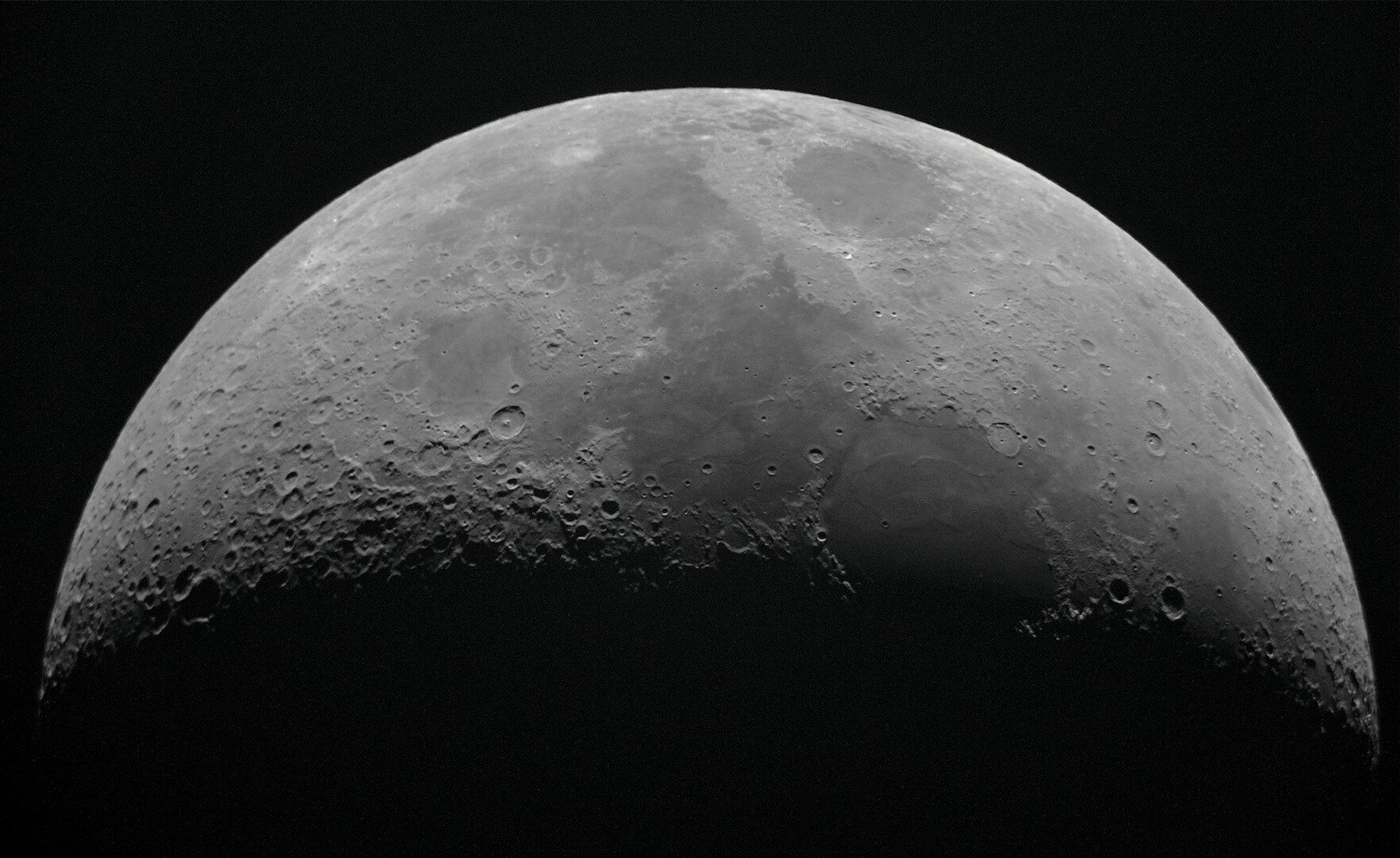 Mars může skrývat neznámé riziko. Vědci proto navrhují neobvyklé řešení