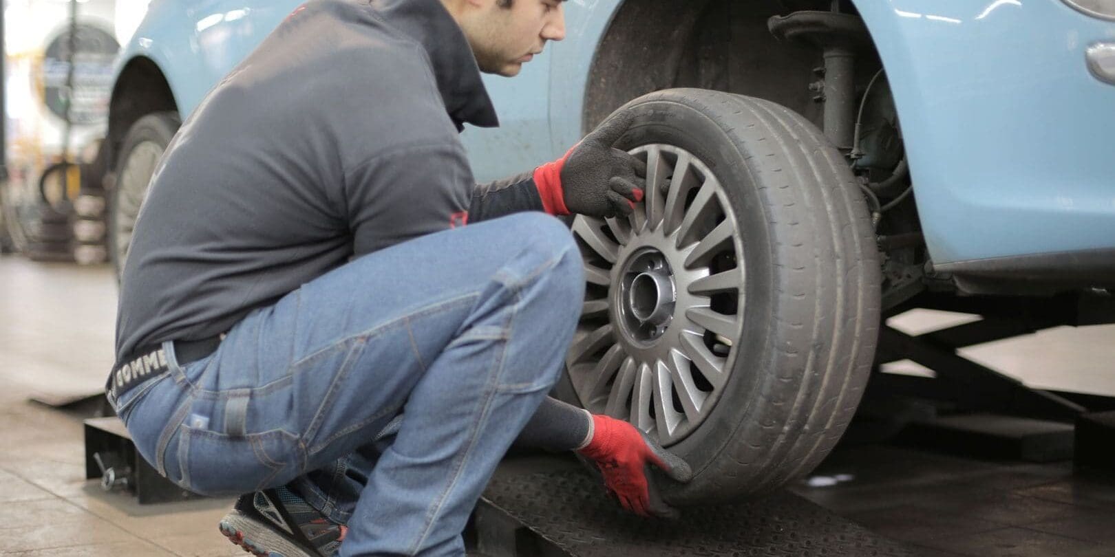 Řidiči mají do 1. listopadu čas. Pak může jediná chyba na autě přijít pořádně draho