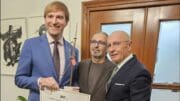Český ministr přepsal historii španělského ocenění. Adam Vojtěch je prvním oceněným cizincem