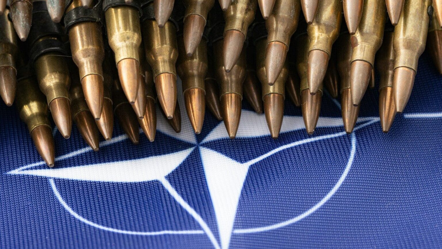 Napětí mezi Ruskem a NATO prudce roste. Moskva varuje před střetem